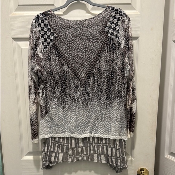 Black and Pink Asymmetrical Blouse with Relaxed Fit - Picture 9 of 11